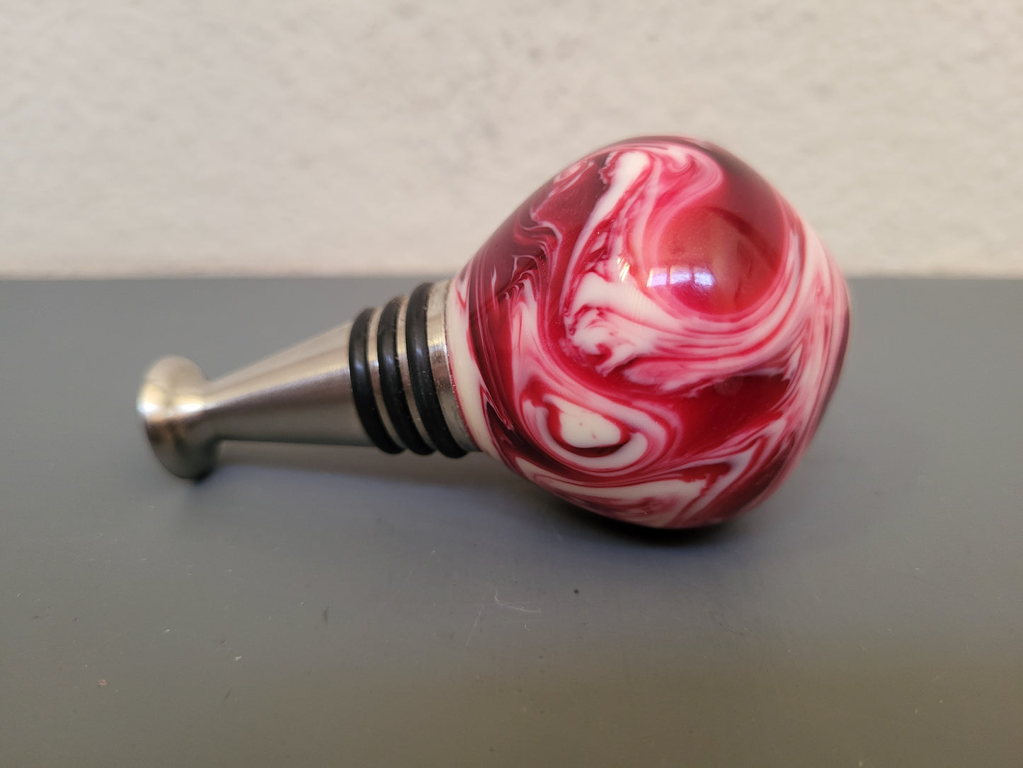 Red white swirl bottle stopper