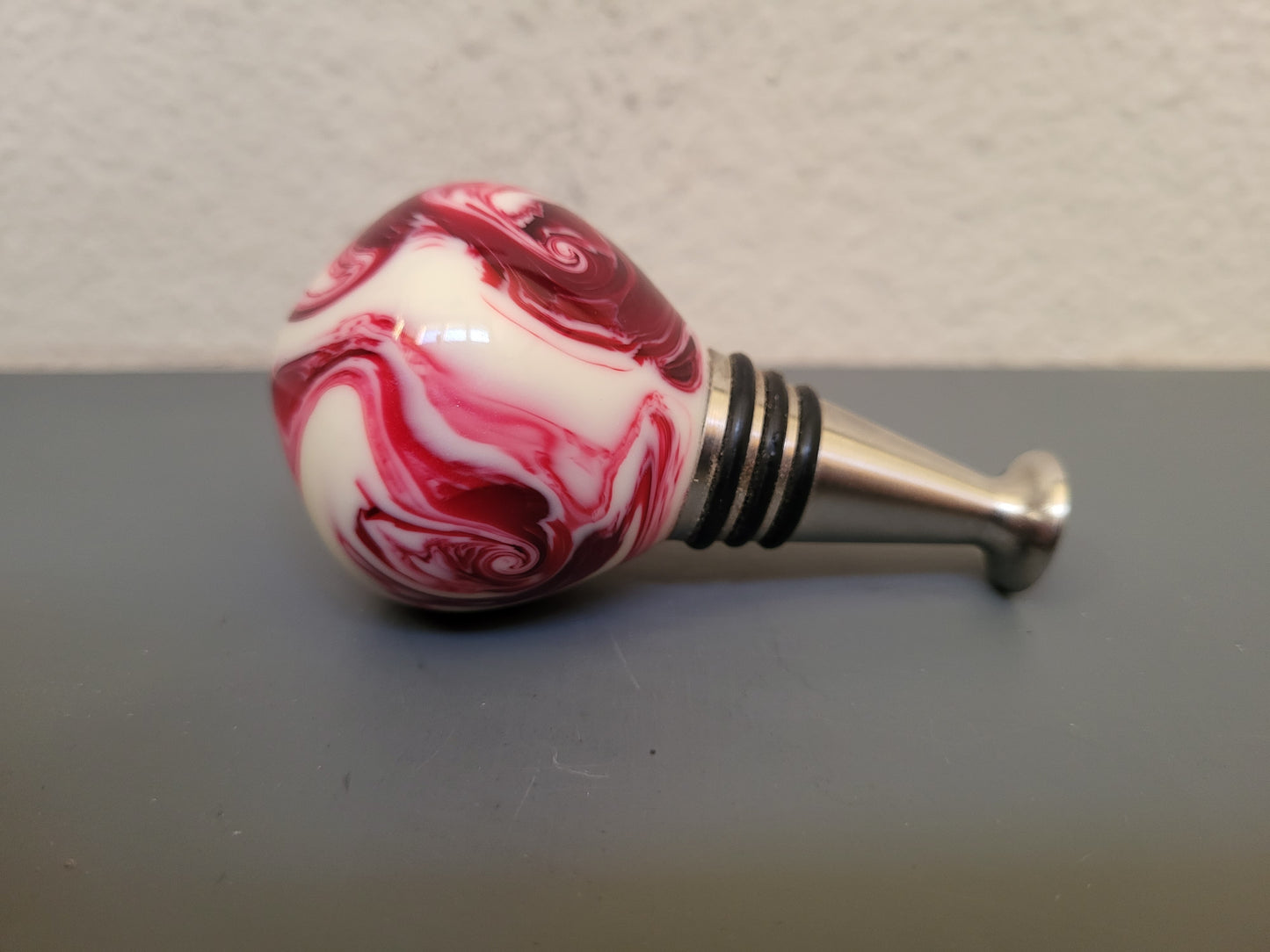 Red white swirl bottle stopper