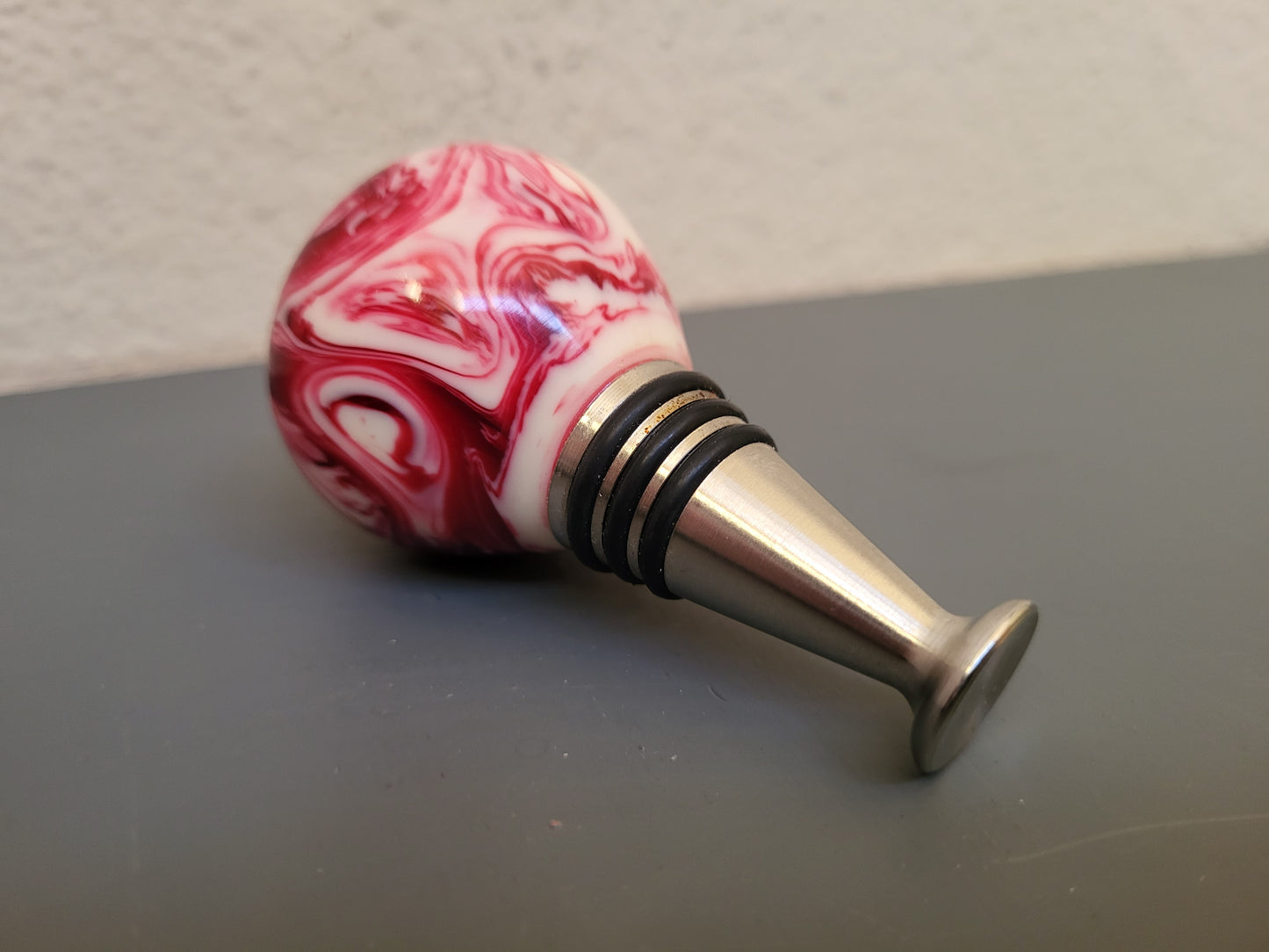 Red white swirl bottle stopper