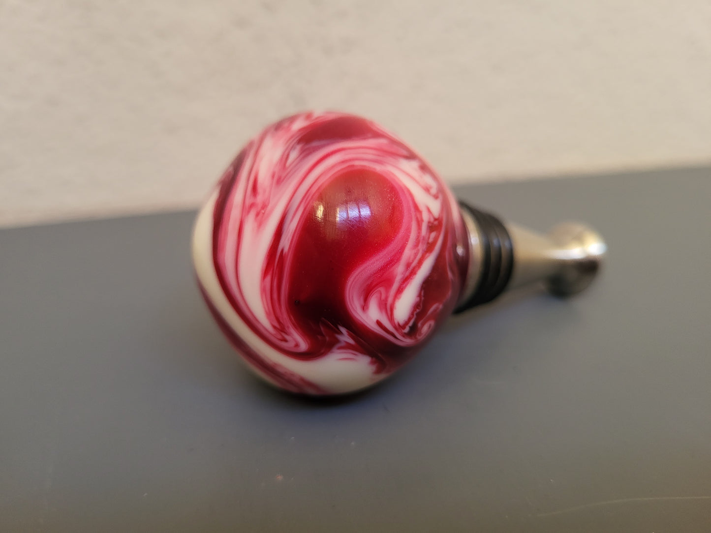 Red white swirl bottle stopper