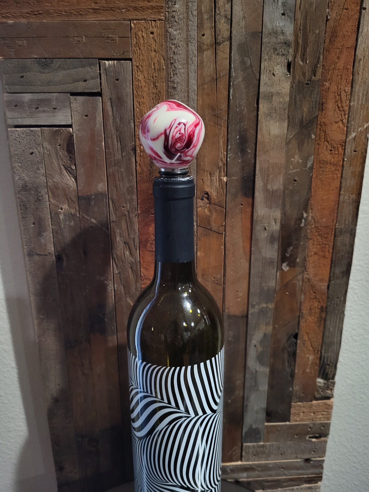 Red white swirl bottle stopper